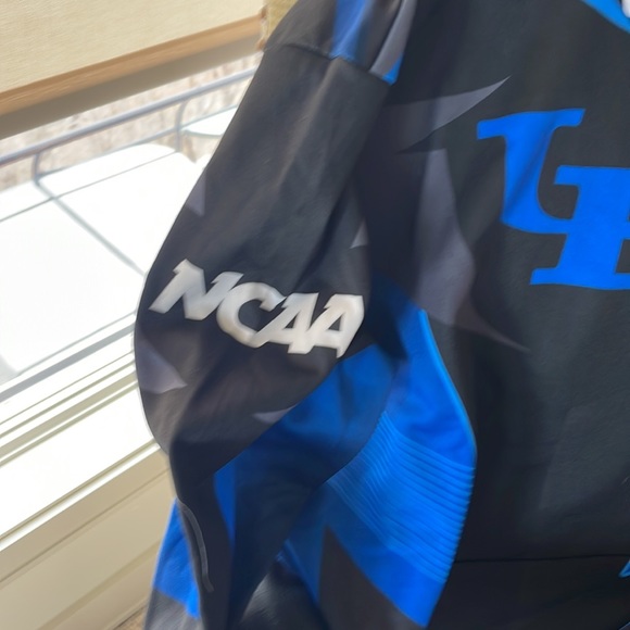 Men’s University of Buffalo hooded sweatshirt - Picture 3 of 4